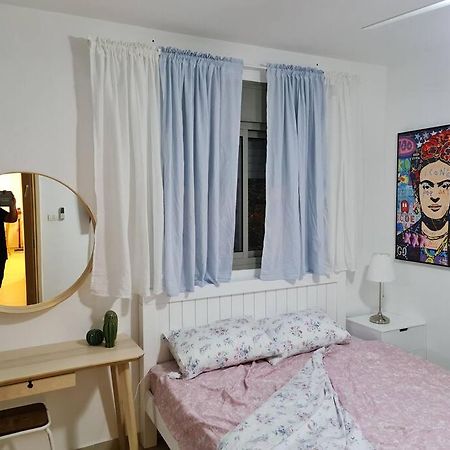 מרחק נגיעה בתקווה Lägenhet Petach Tikva Exteriör bild