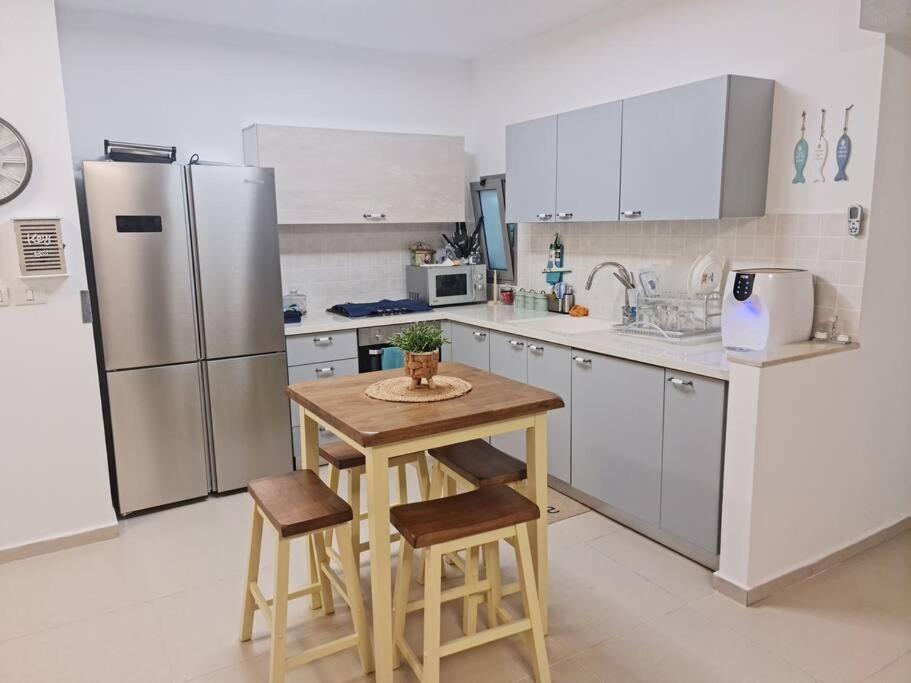 מרחק נגיעה בתקווה Lägenhet Petach Tikva Exteriör bild