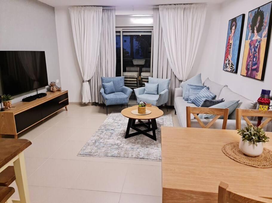 מרחק נגיעה בתקווה Lägenhet Petach Tikva Exteriör bild