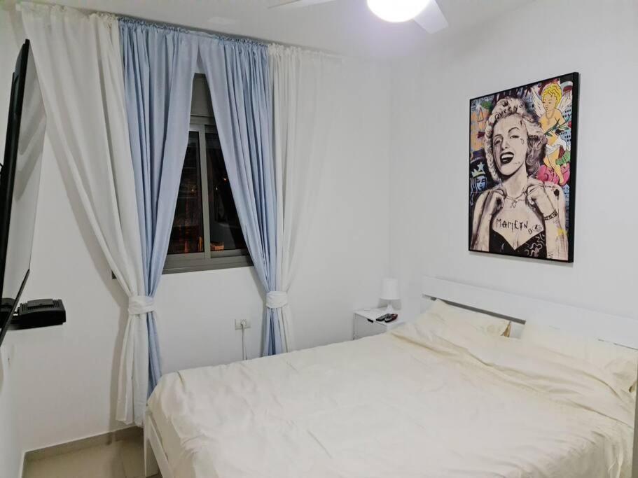 מרחק נגיעה בתקווה Lägenhet Petach Tikva Exteriör bild